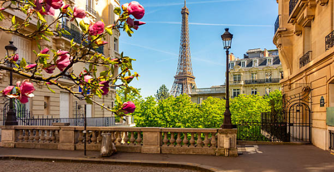 10 Places to Avoid in Paris